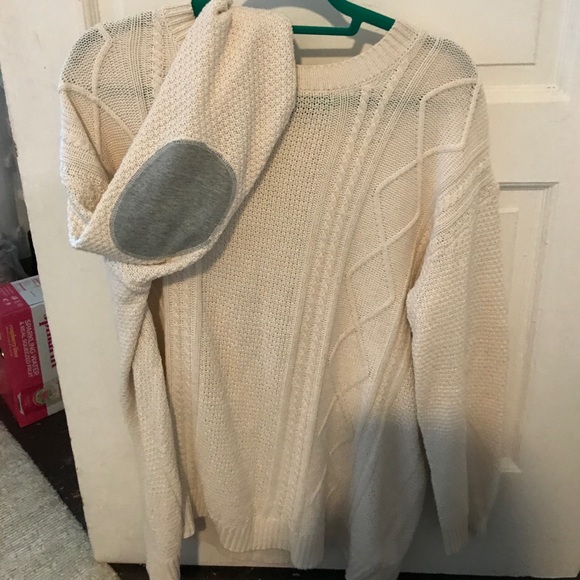 Urban Outfitter white sweater - Picture 2 of 3